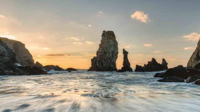 Les Aiguilles de Port Coton au coucher de soleil