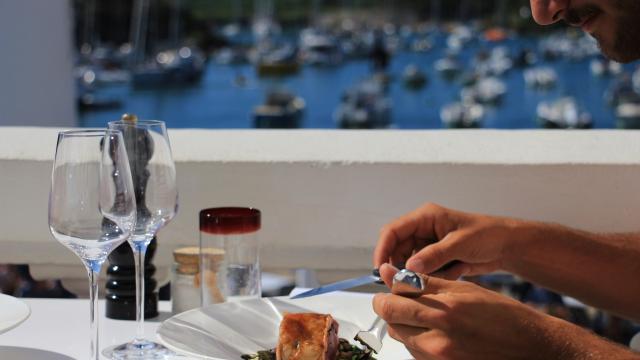 Déguster local, Sortir - festivals, bars, apéros, évènements, Prendre le temps - marchés, cafés, terrasses, port de Sauzon, Belle île en mer, île de Bretagne, Bretagne sud, au large du Golfe du Morbihan