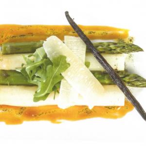 Asperges Vertes et Blanches, Roquette, Parmesan, Huile De Vanille, Bretagne Sud Golfe du Morbihan Belle-Ile